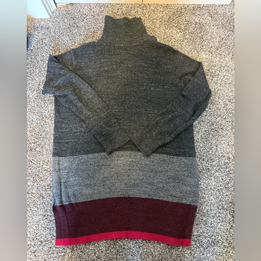 Gap Gray and Burgundy Turtleneck Sweater